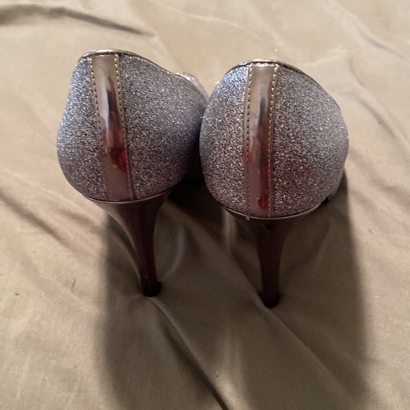 Jacqueline Ferrar Silver Sparkle Glitter Peep Toe Heels - Picture 4 of 7